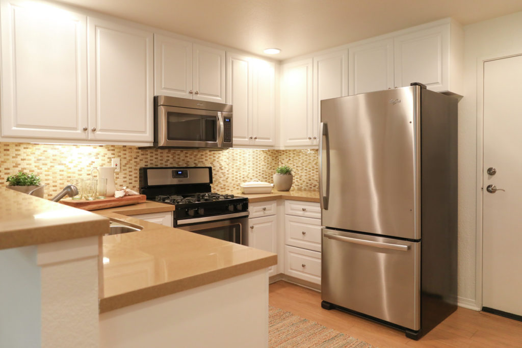 Newport Bluffs Apartment Homes Kitchen