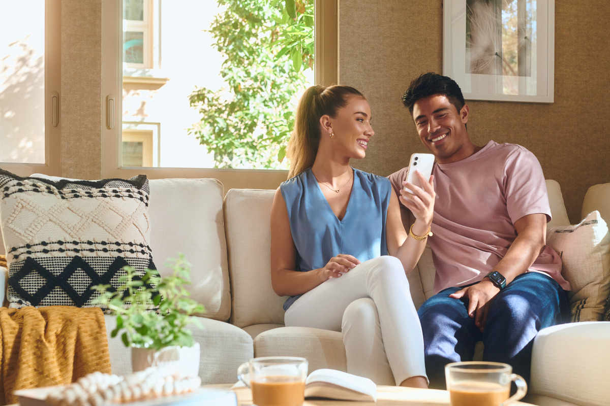 Promenade Apartment Homes people looking at phone