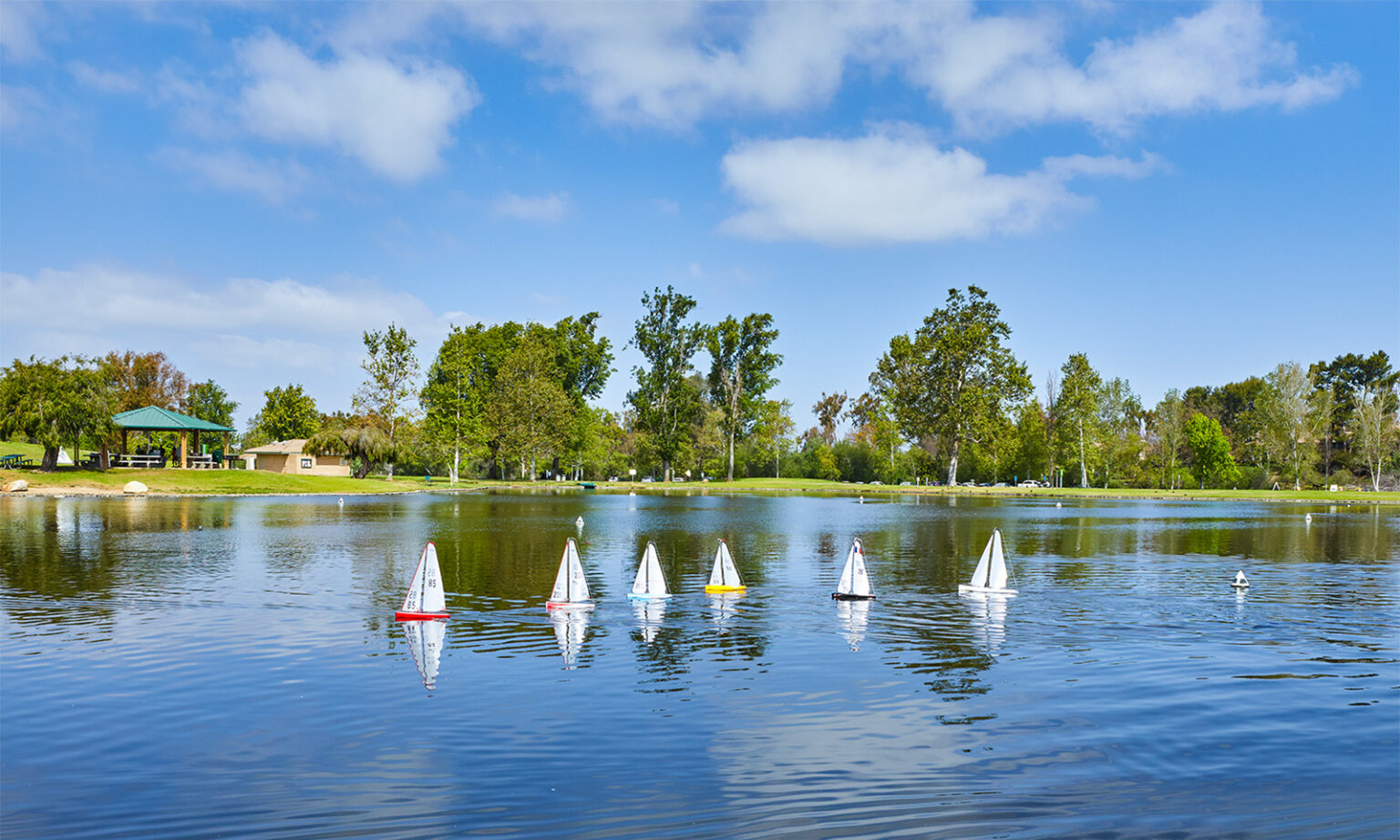 Image of sailboats on lake in Irvine